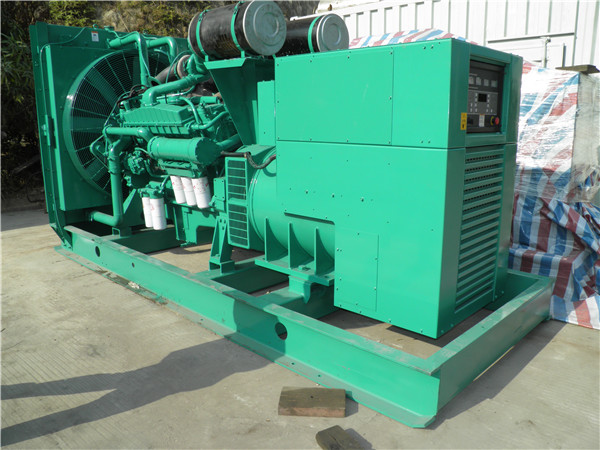 叠彩出租发电机 发电机组厂家：柴油发电机组的控制屏的作用是什么？