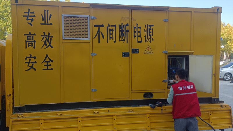 叠彩柴油发电机组和UPS电源配合使用时，如何避免切换过程中的电力中断？