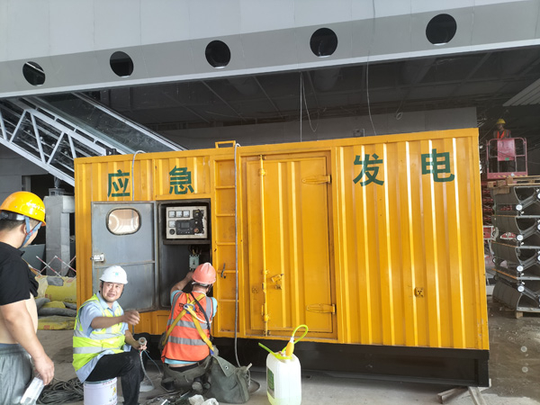 叠彩怎样判断空气滤清器是否需要更换？